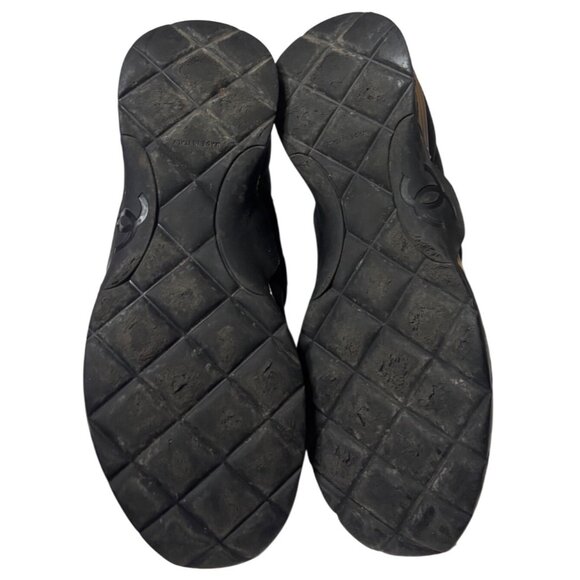 Chanel High-Top Slip-On Sneakers Black & White – Size 38 (US 8) - Picture 9 of 9